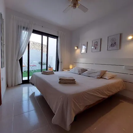 Sol Y Luna Free Heated Pool, Car Not Essential Villa Playa Blanca (Lanzarote)