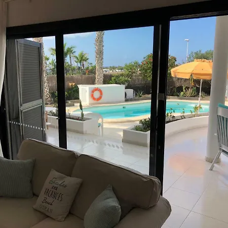 Sol Y Luna Free Heated Pool, Car Not Essential Villa Playa Blanca (Lanzarote)