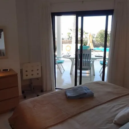 Sol Y Luna Free Heated Pool, Car Not Essential Villa Playa Blanca (Lanzarote)