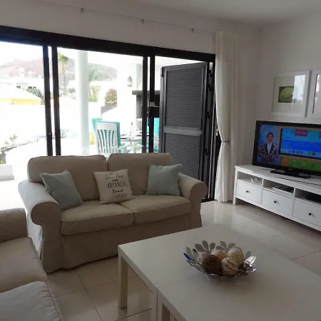Sol Y Luna Free Heated Pool, Car Not Essential Villa Playa Blanca (Lanzarote)