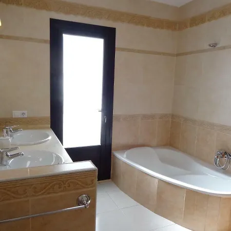 Sol Y Luna - Heated Pool - Bbq - Car Not Essential וילה